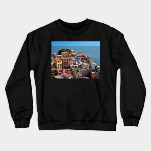 View on the cliff town of Manarola, one of the colorful Cinque Terre on the Italian west coast Crewneck Sweatshirt